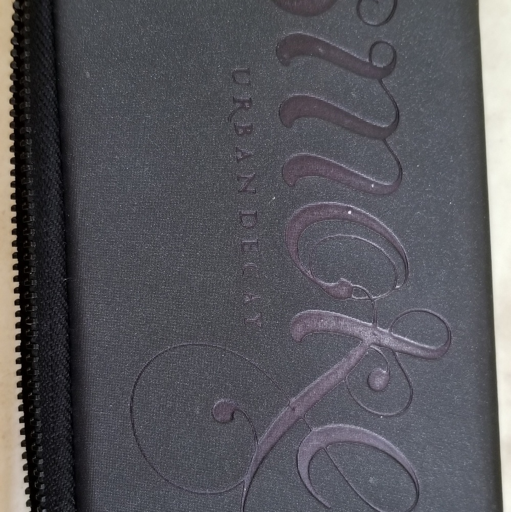 Urban Decay Smoked eye shadow palette